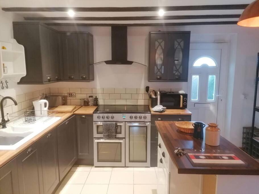 فيلا The Old Barn, Cosy Townhouse In ليومنستر المظهر الخارجي الصورة